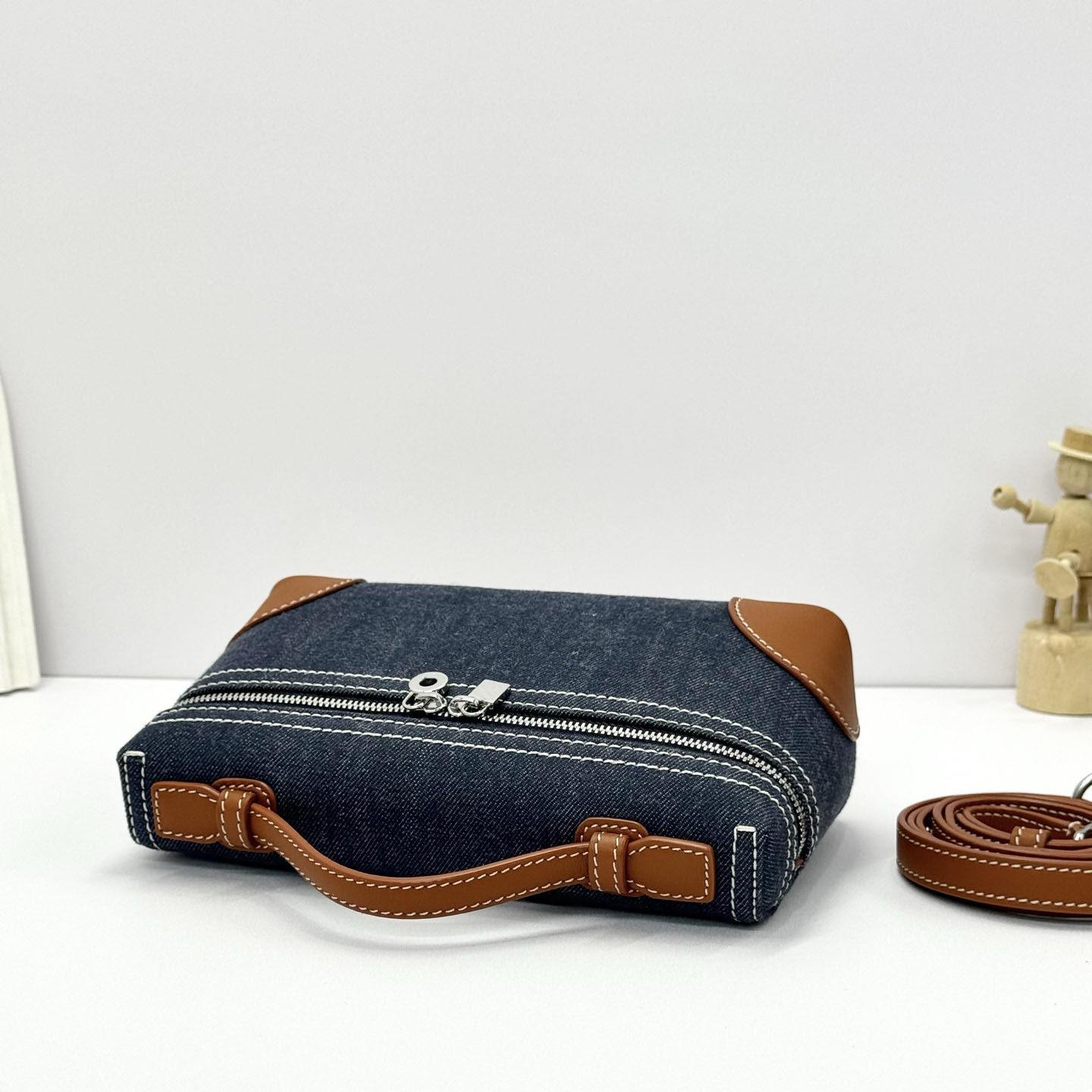 新款时尚牛仔帆布拼皮手提小方包女百搭饭盒包斜挎包化妆包19CM,淘宝优惠券,粉丝福利购,淘宝优惠卷