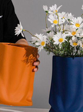 现代INS风陶瓷褶皱宽口花瓶简约镀银家居玄关桌面装饰高颜值摆件