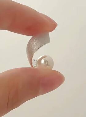 专柜品牌独特小众设计音符造型银色拉丝仿珍珠吊坠耳环女轻奢高级