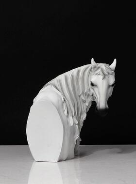 现代简约白色马头摆件样板间玄关样品屋展示中心动物雕塑抽象艺术