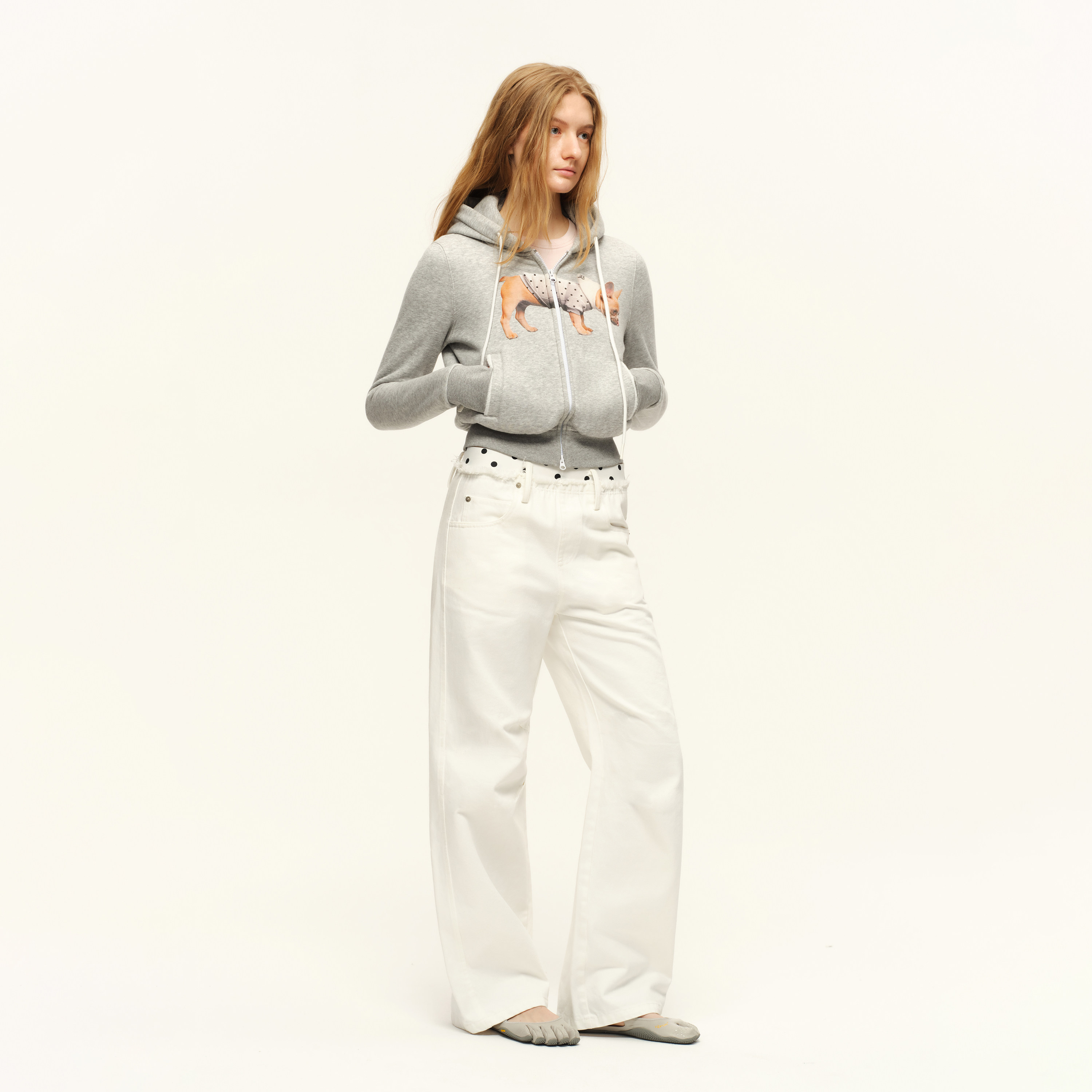 出逃赤岗西 灰色小狗印花短款连帽卫衣外套女款秋冬休闲正肩上衣,淘宝优惠券,粉丝福利购,淘宝优惠卷