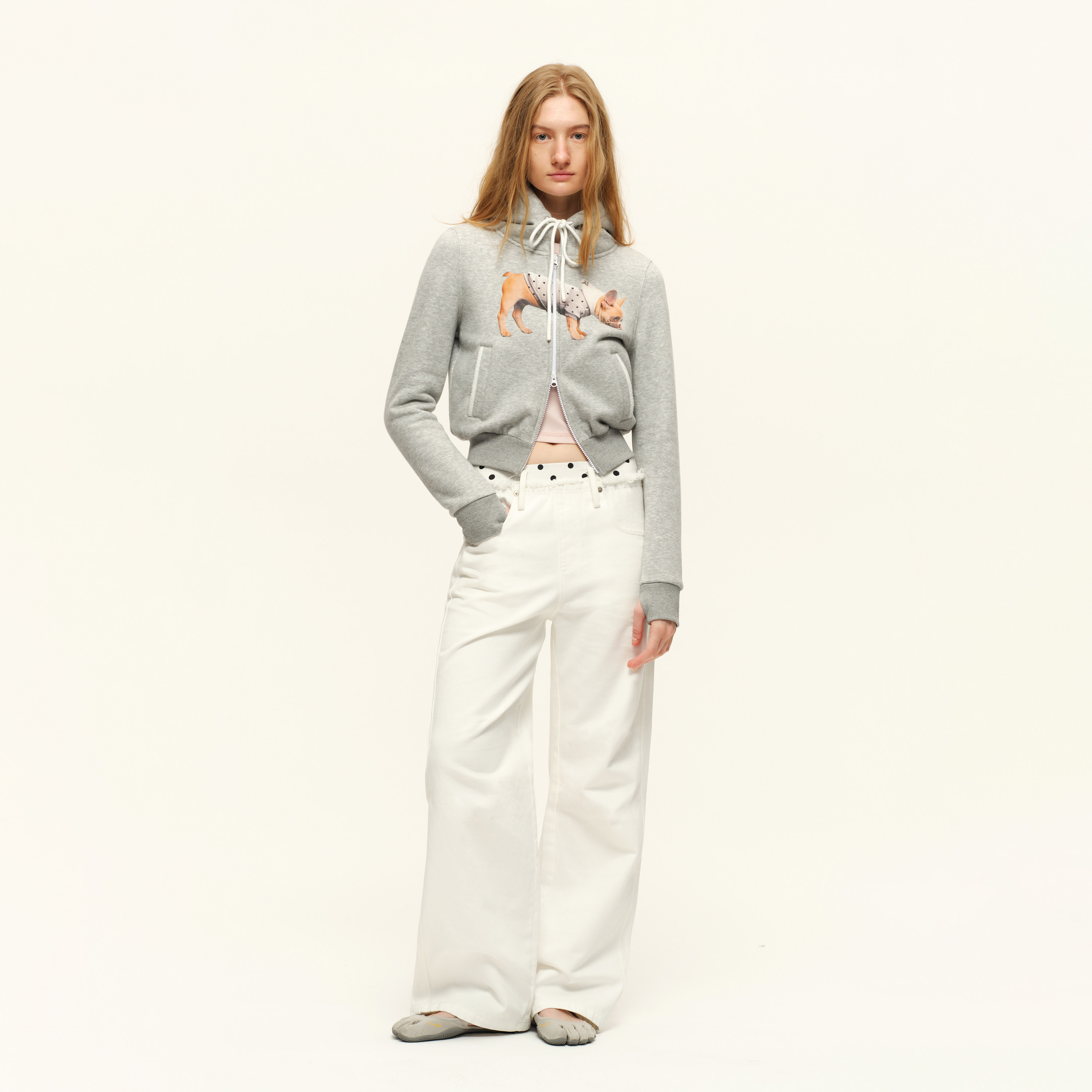 出逃赤岗西 灰色小狗印花短款连帽卫衣外套女款秋冬休闲正肩上衣,淘宝优惠券,粉丝福利购,淘宝优惠卷