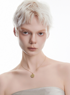 黛西法罗蝴蝶系列银色镂空镶钻圆饼吊坠简约复古法式小众项链女款