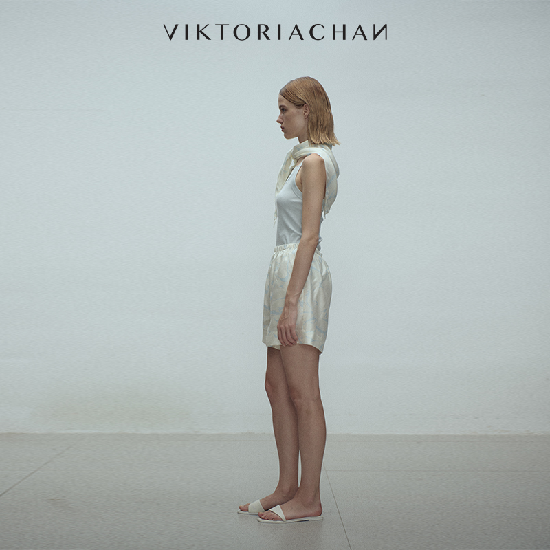 VIKTORIACHAN25SS春夏成衣系列新品 松紧腰宽松阔腿印花短裤 - 图0