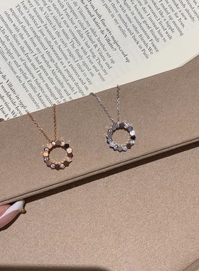 18K玫瑰金白金蜂巢花环隔钻吊坠