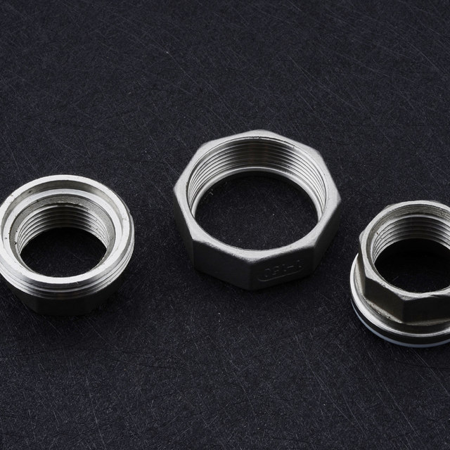 Stainless steel movable joints are connected directly to the water pipe joints