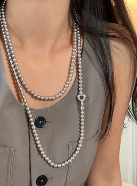 高级感灰色珍珠长款爱心项链女法式复古小众个性简约颈链毛衣链