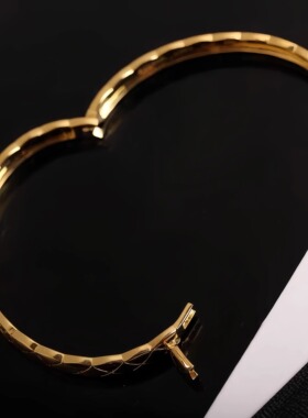 小香风银镀18k金活口菱格纹手镯