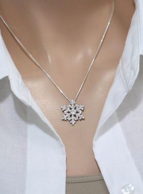 Christmas Ornaments Exquisite Snowflake Pendant Necklace