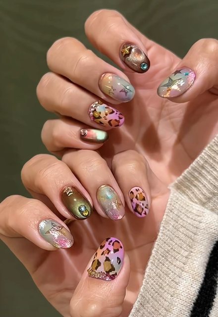 Namie carefully selects high-quality vacuum high-color retention multi-color Christmas five-pointed star zircon nail art jewelry in various sizes