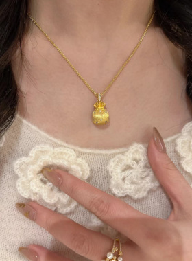 仿点钻轻奢拉丝简约中古拉丝仿点钻小福袋金色项链女新款锁骨链