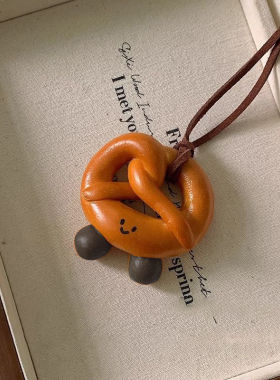 仿真树脂牛角包项链牛角包毛衣链小红书同款韩国独特碱水面包发酵