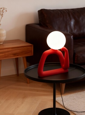 创意人体造型红色家居装饰摆件