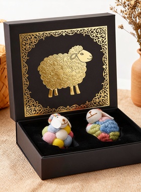 可爱小羊毛绒摆件礼盒收纳