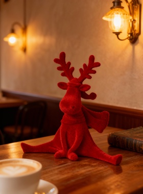 圣诞红植绒鹿摆件新年装饰可爱