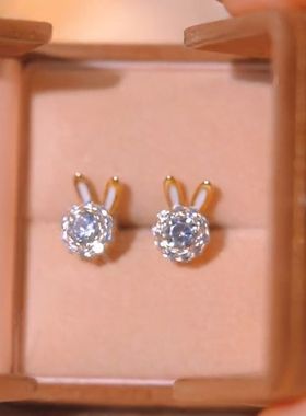 2025年新款项链小兔子可旋转皓石项链女网红生肖本命年锁骨链