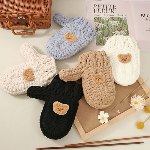 小熊手套围巾自织冰条珊瑚绒粗毛线团手工钩针编织成品DIY材料包 - 图2