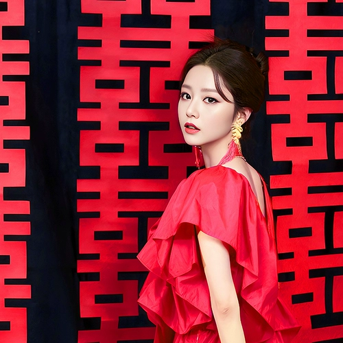 Свадебная утренняя одежда камеры реквизит съемки фоновая макет долгое HI персонажи китайская свадьба китайская свадьба Свадьба Свадьба Артефакт, чтобы забрать родственников