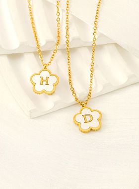 跨境欧美不锈钢五叶草18K字母项链高级感26贝壳字母吊坠饰品