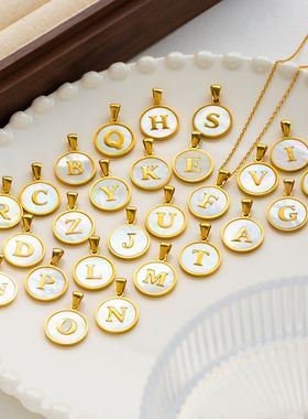 钛钢不掉色韩版白色小圆牌英文字母项链女冷淡风时尚百搭轻奢吊坠