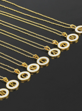 欧美简约不锈钢镂空26大写字母项链外贸钛钢贝壳字母吊坠锁骨链女