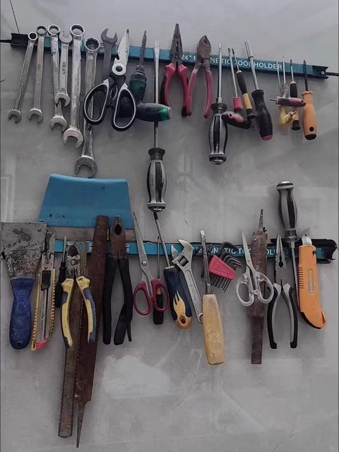 Strong magnetic tool storage rack tool hanging wall