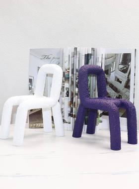 现代简约创意树脂椅子书房样板间售楼部书架桌面装饰品摆件