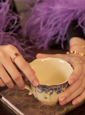 Oups!复古金色红宝石镶女士戒指