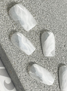 【薄雾】BeadyMoony2025手工穿戴甲新款法式高级感白色晕染美甲