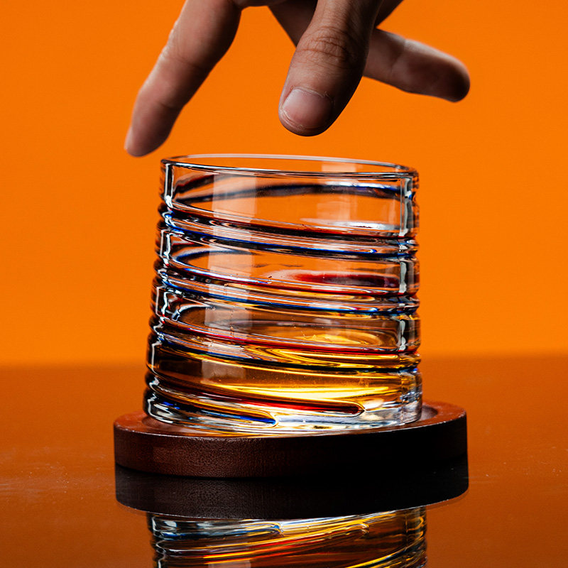彩绘威士忌酒杯旋转水晶杯高端解压不倒翁家用啤酒杯洋酒杯带托盘,淘宝优惠券,粉丝福利购,淘宝优惠卷