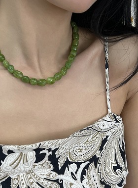 2025新款绿玉髓显白牛油果色串珠元宝扣项链高级感小众锁骨链