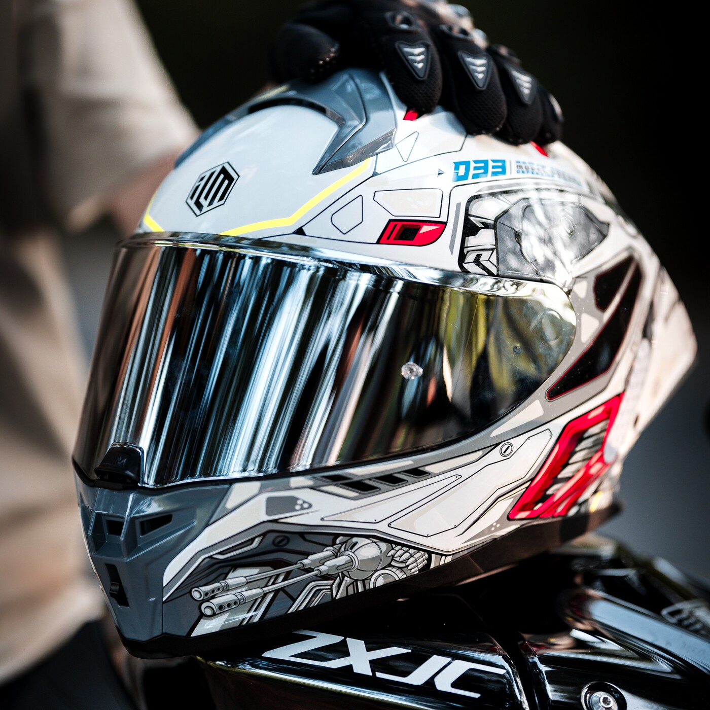 ILM motorcycle imitation racing new helmet with large rear wing