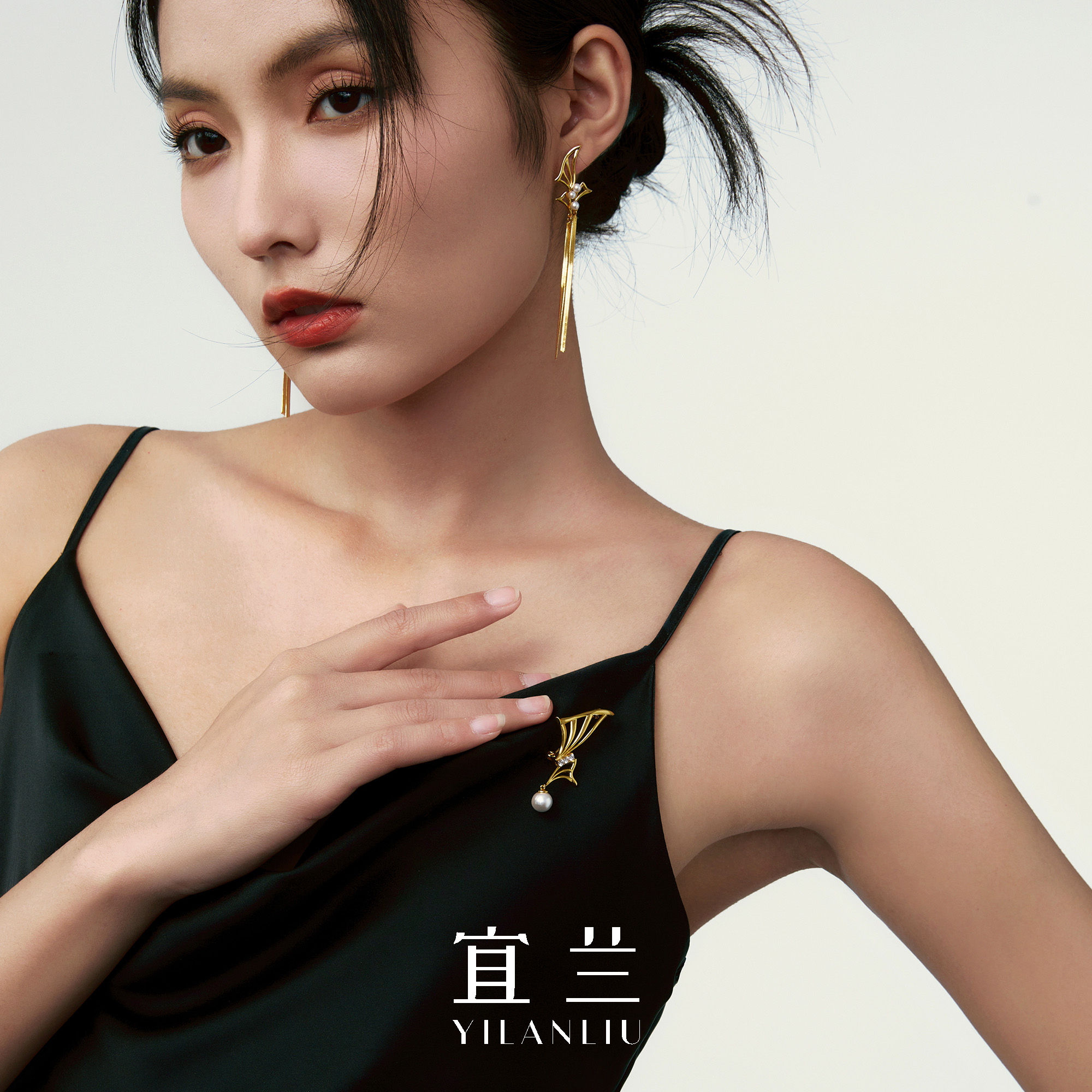 宜兰珠宝线条珍珠叶子胸针饰品高档精致原创高级时尚植物银杏金色