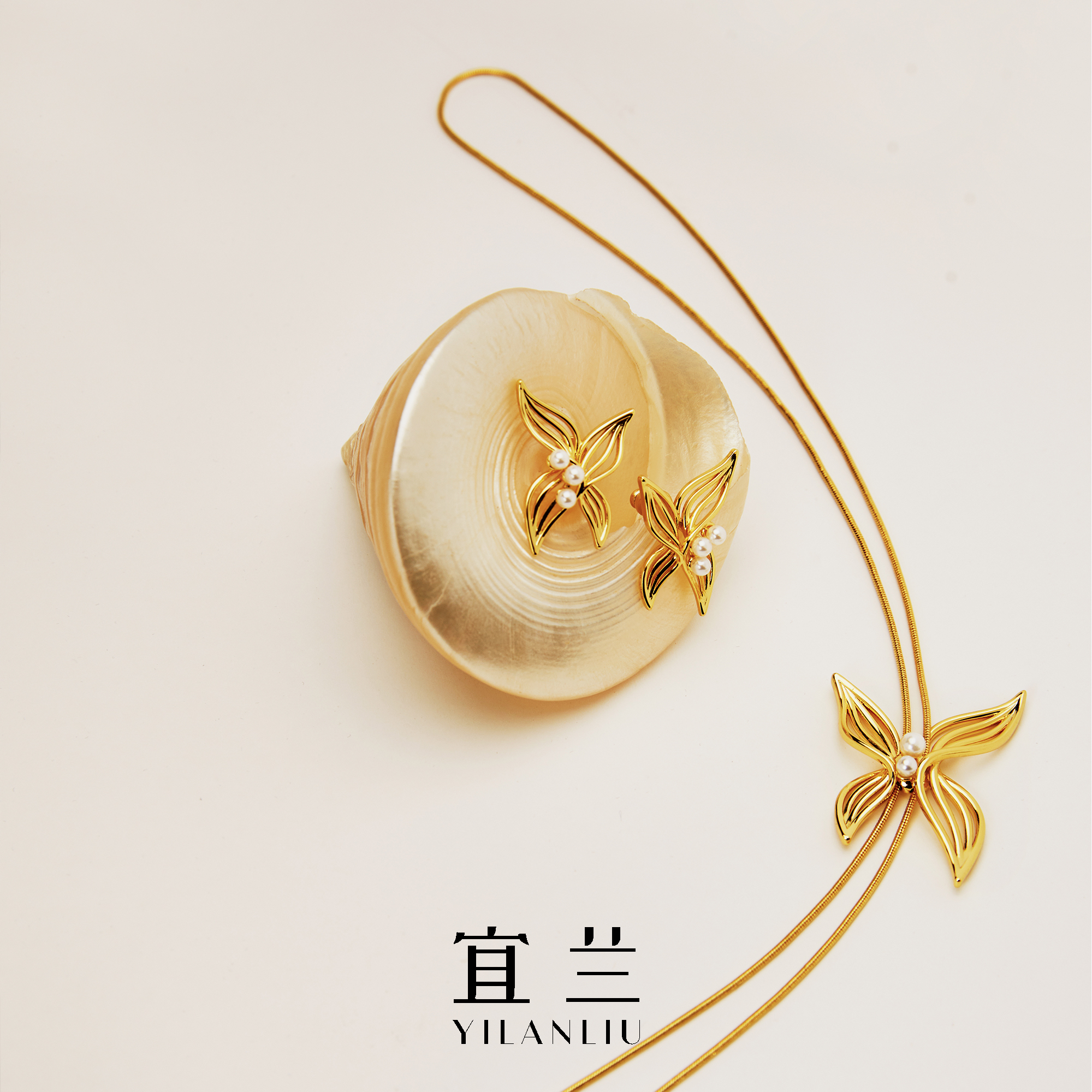 宜兰珠宝蝴蝶耳钉时尚耳饰原创优雅百搭小众设计高级金色耳环