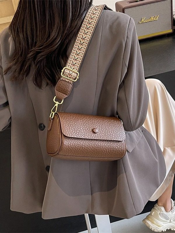 今年流行泡泡纹女包2024新款质感女士单肩斜挎包春夏宽肩带圆筒包,淘宝优惠券,粉丝福利购,淘宝优惠卷