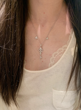 鸢尾花钥匙项链女新款轻奢小众