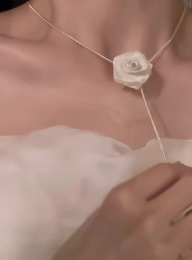 花朵项链女款2025新款轻奢小众