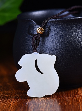 和田玉松鼠吊坠男女款挂件吉祥款