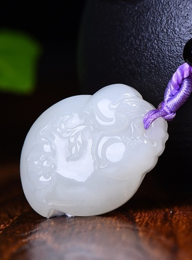 天然和田玉吉祥寿桃吊坠女款时尚高级玉佩饰品男款礼物平安吉祥