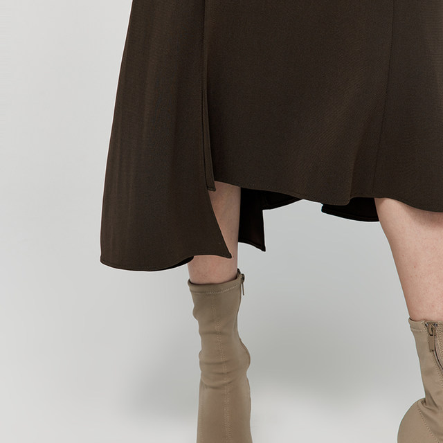 Elegant fishtail acetate skirt with asymmetrical design