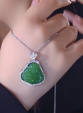 新中式弥勒佛吊坠项链女2025新款民族风送妈妈礼物绿色冰透锁骨链