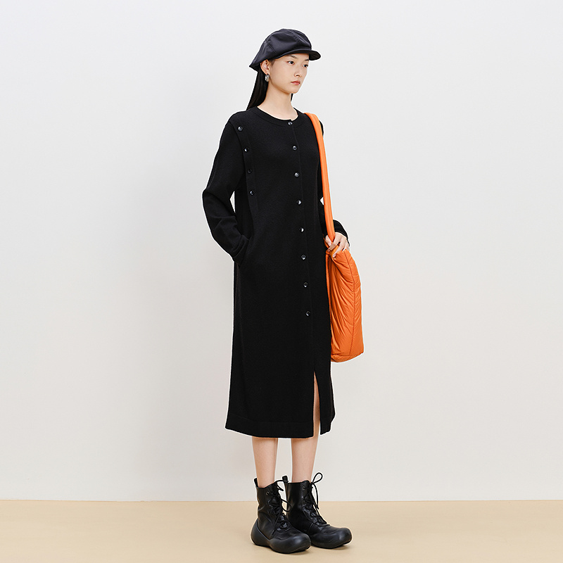 【会员价1673元】AUM噢姆冬季羊毛直筒针织长袖连衣裙黑色长裙 - 图0