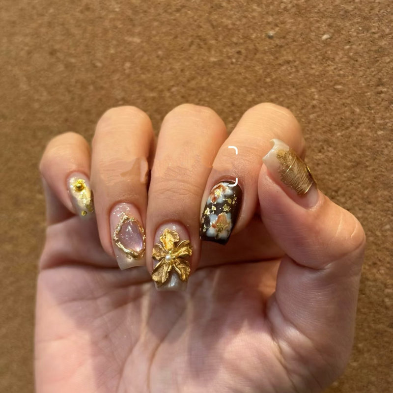 【富贵花】金属感雕花茶棕底鎏金纹理指甲立体花饰轻奢穿戴甲贴片,淘宝优惠券,粉丝福利购,淘宝优惠卷
