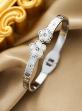 【通体钛钢】欧美不掉色五叶花手镯镶钻简约时尚气质饰品手饰