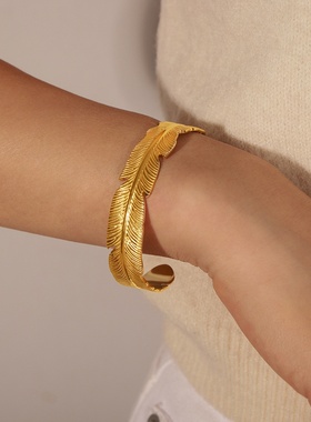 INS风网红同款18K金钛钢手饰宽面设计感羽毛开口手镯情侣时尚套装