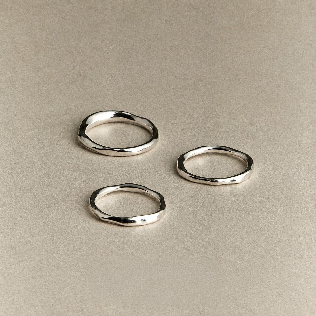 Minimalist style forged irregular silver plain ring, female niche design, stackable index finger ring, cool feeling ring