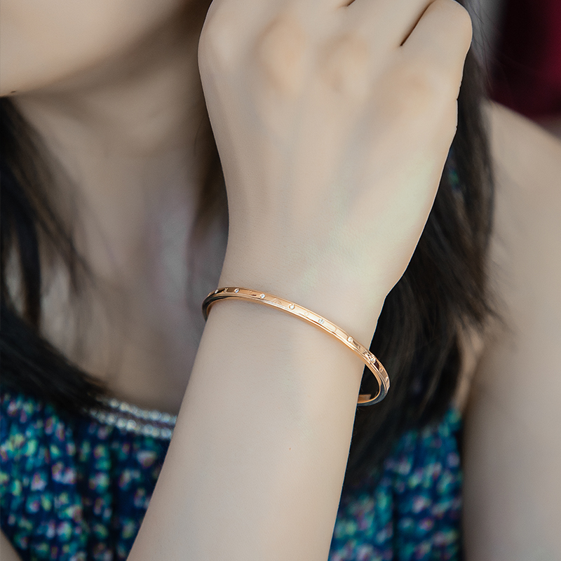 阿玛尼开口女镶钻轻奢小众高级手镯 GetMeBling海外旗舰手镯