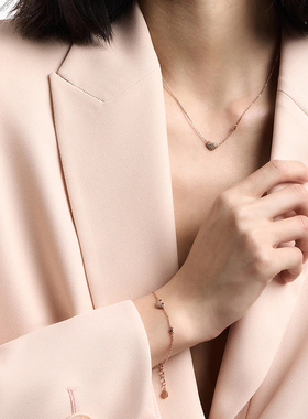 阿玛尼女士手链 轻奢时尚高级小众感气质爱心LOVE手链送女友礼物