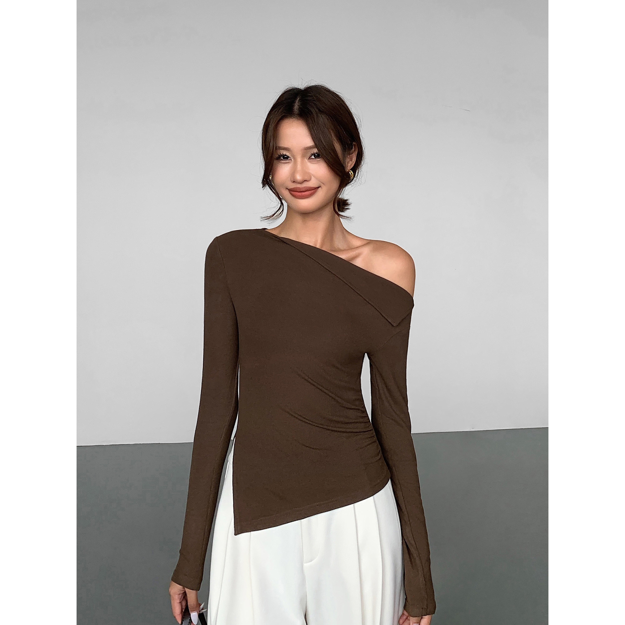 ousph【现货6折】黑色斜肩上衣女开叉修身针织打底衫辣妹露肩t恤,淘宝优惠券,粉丝福利购,淘宝优惠卷