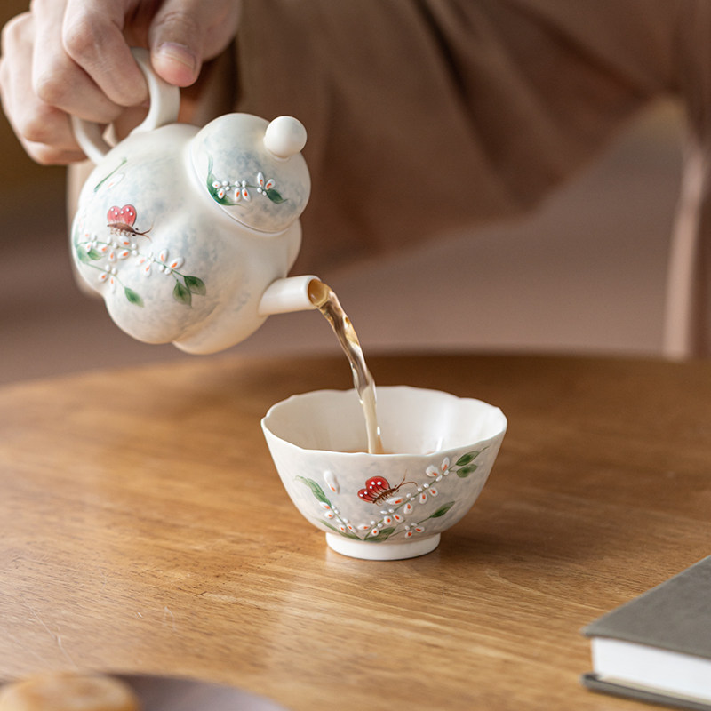 画续水彩风手绘蝶舞花间主人杯葵口杯功夫品茗茶杯单个陶瓷对杯,淘宝优惠券,粉丝福利购,淘宝优惠卷